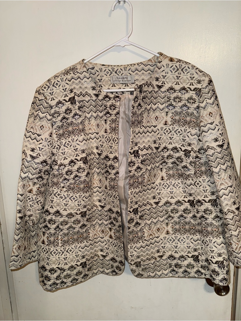 Tahari Cream and Black Patterned/brocade Open Blazer XXL